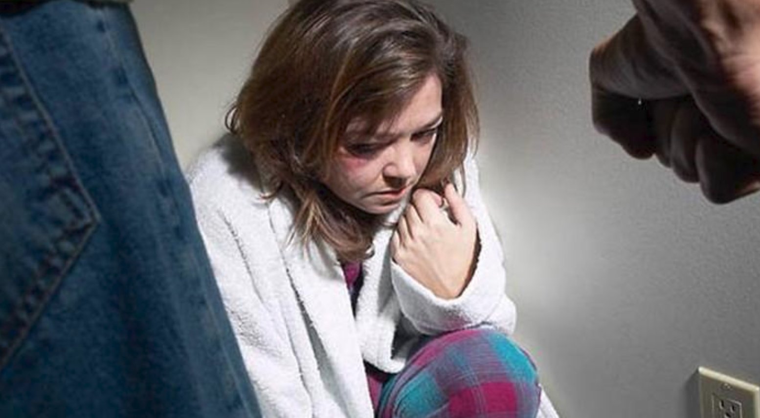 妻子遭调戏丈夫出面阻止被持刀追砍,具体情况是怎样的?