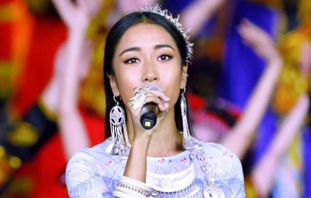 吉克隽逸深夜发文称酒店洗手间有异响,女孩子出门在外该提高哪些警惕?