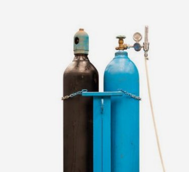 印度男子下跪恳求警察不要拿走氧气瓶，氧气瓶对印度来说到底有多重要？