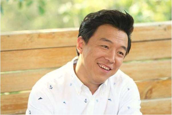 在综艺节目里姐姐好饿,小s掏出什么东西给黄渤了呢?