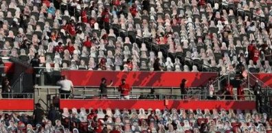 美国超级碗现场坐3万个纸片人,到底是怎么回事?