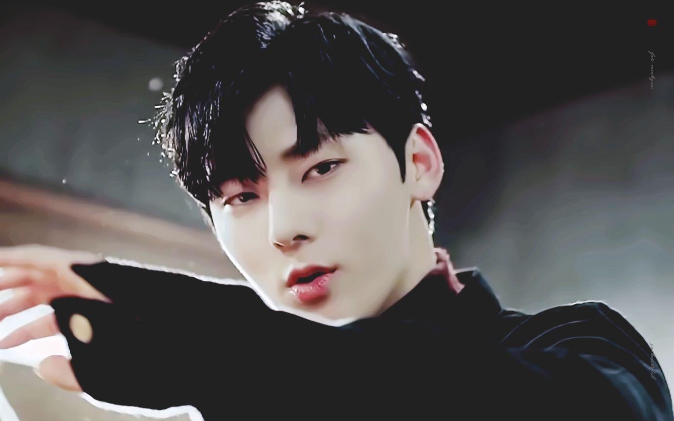 韩国知名时尚杂志《singles》,黄旼泫是怎么登上封面的?