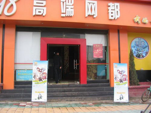 江西一奶奶每天到网吧看电视，此举的原因是什么？