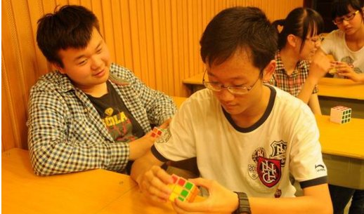 玩魔方的技巧、方法、口诀是什么？