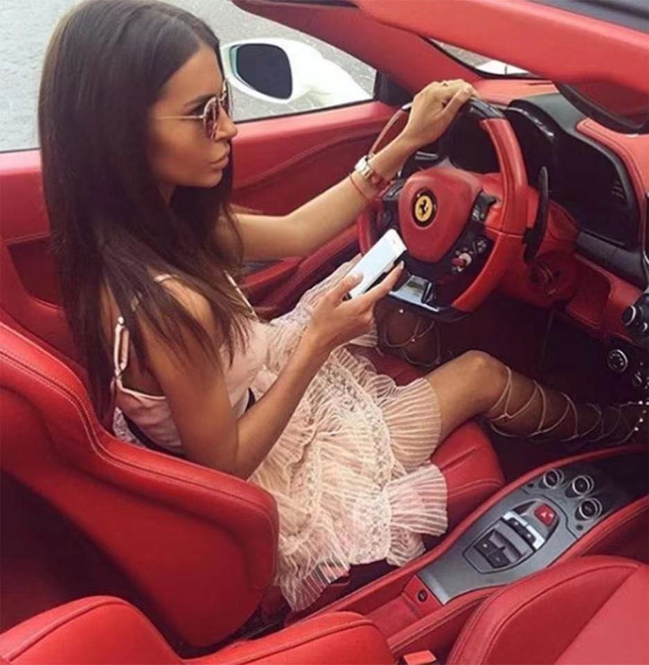 视频博主炫富被批后纷纷道歉删视频,炫富视频对社会有何恶劣影响?