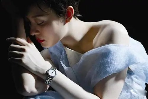 孙俪夫妇开300百万跑车被偶遇,当一名演员有多能赚钱?