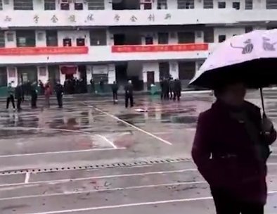 湖南初中生被同学从6楼扔下身亡，官方回应是怎样的？