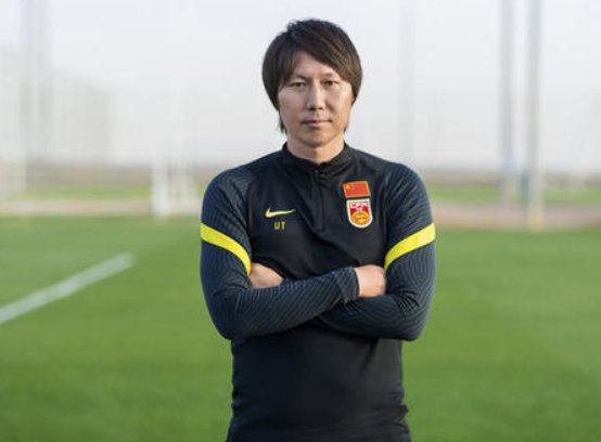 国足0-1日本遭两连败,这次比赛到底输在了哪?