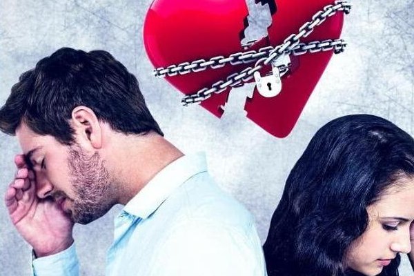 分手后求复合被拒，男子竟挖女方父母坟墓泄愤，从此事中透露出了哪些问题？