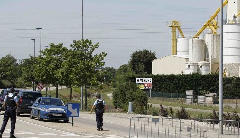 法国巴黎传出巨大爆炸声,是什么原因导致的?