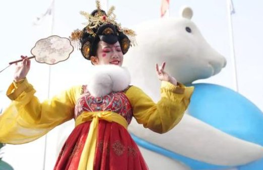 不倒翁小姐姐结婚，其丈夫有着怎样的背景？