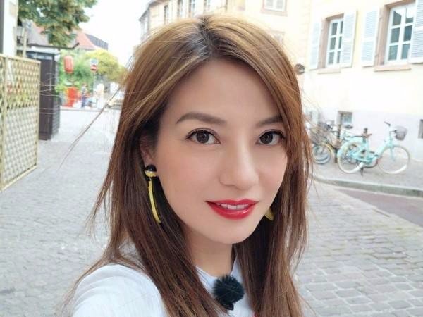 赵薇的女儿为什么被称为小四月?是艺名吗?