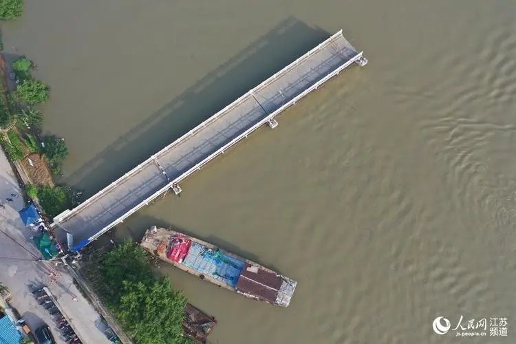 扬州一座百米长大桥被撞断，这座大桥究竟是如何被撞断的？