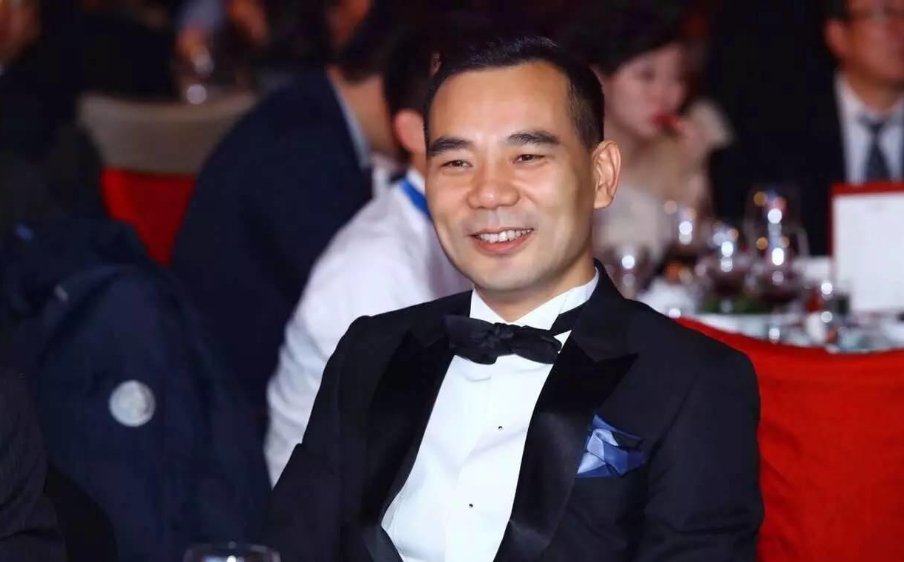 邓卓芮与吴小辉的婚姻?