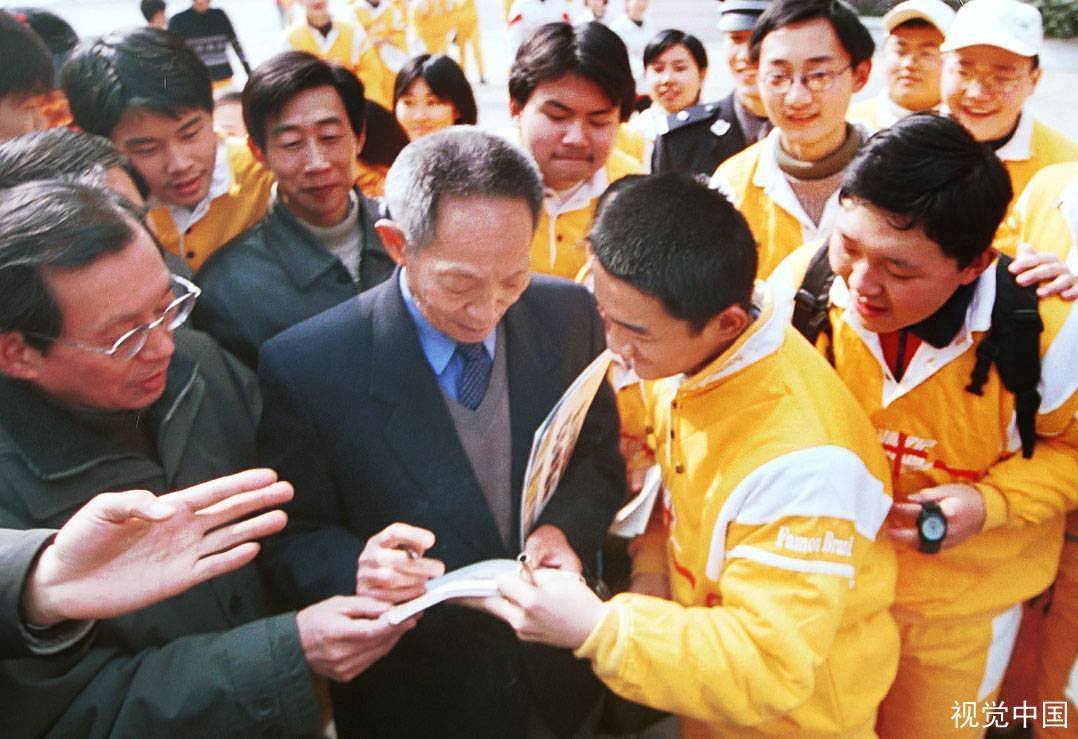 袁隆平在病危之际,还关心着稻子的长势,你如何看待袁隆平这种敬业精神?