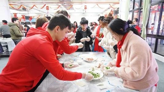 关于春节期间有41.63万大学生留校过春节这件事,你有何看法?