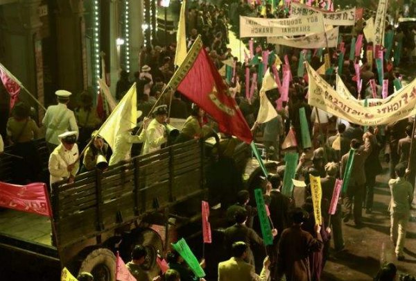 《八佰》被评为撼动中国影界之作，这部剧对电影产业有何影响？