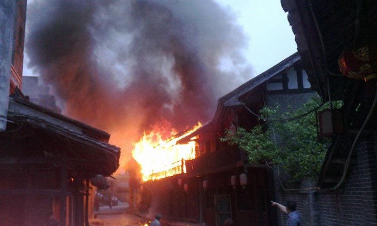 重庆江津中山古镇突发大火,导致起火的原因是什么?