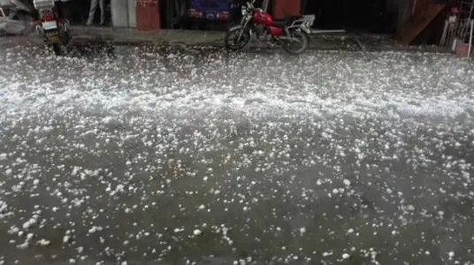 澳大利亚降下直径16厘米的冰雹,这么大的冰雹是如何形成的?