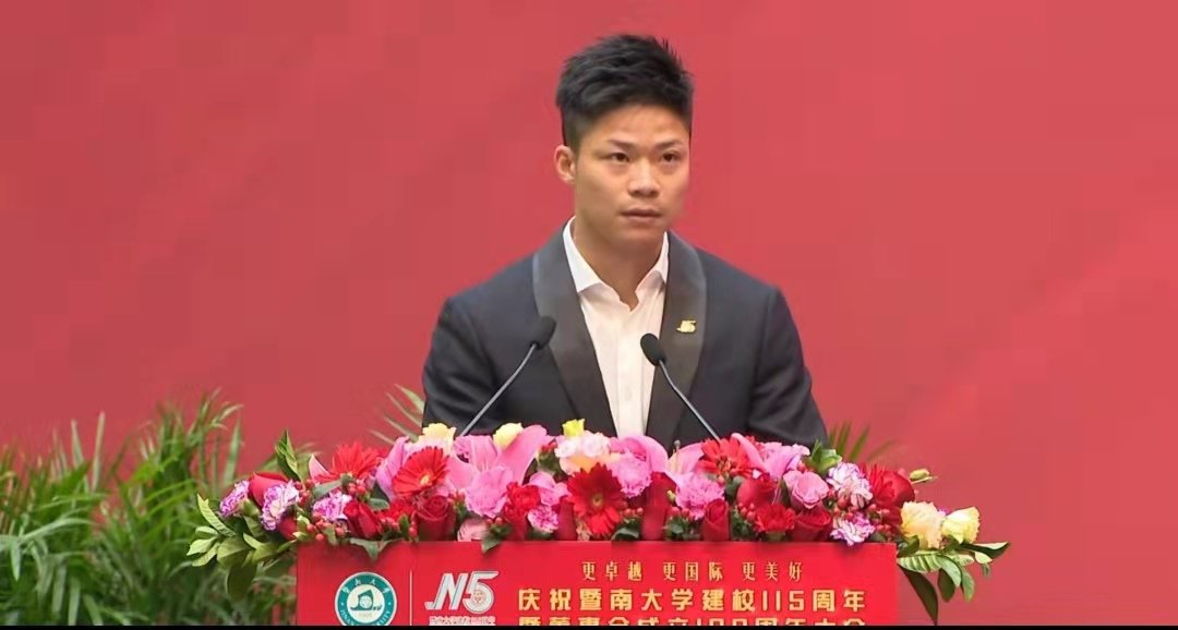 苏炳添坦言百米要比博尔特多跑7步，成功的背后他付出了多大的努力？