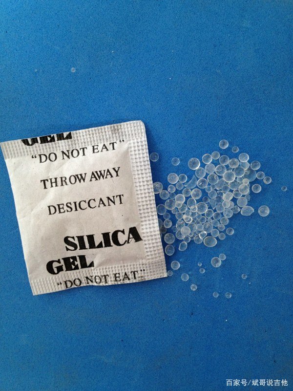 干燥剂大都是白色的,那会变色的干燥剂是怎么回事?