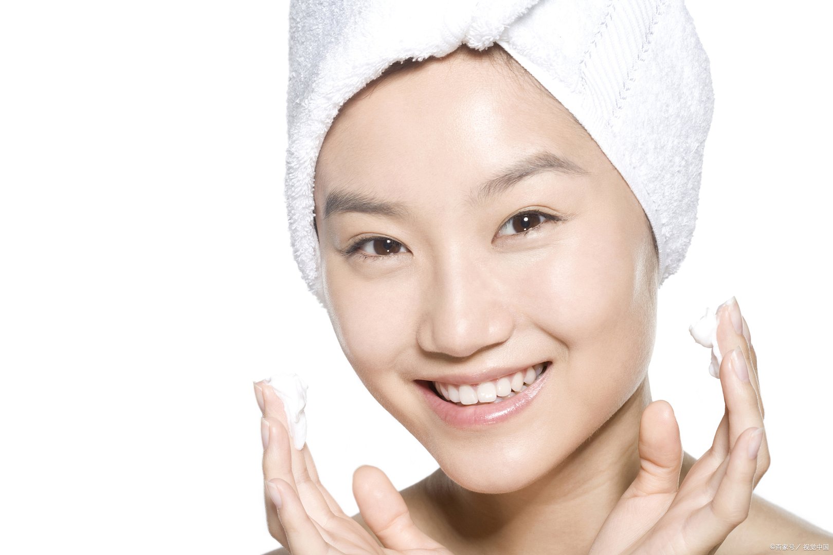 眼霜怎么涂才有效果?涂眼霜的最佳时间是白天还是晚上?