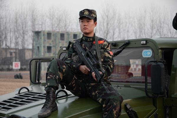 特战女兵三天两夜丛林战斗演练,对于女兵们的表现你有何评价?