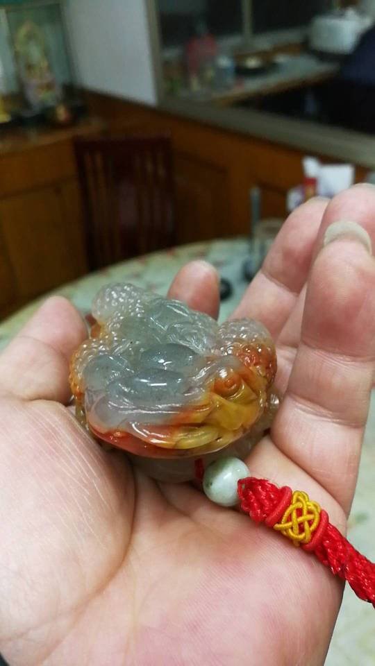 云南旅游带回来的黄龙玉,大家给鉴定一下品相和合理价格!