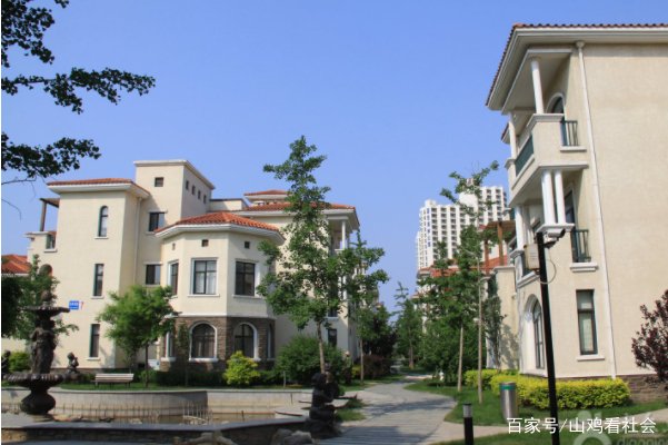 河南南阳只是一三线城市，房子卖到一万多一平方，房价为何比郑州还要高？