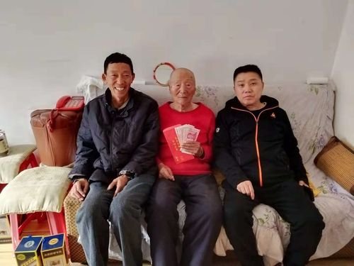 长春老人不懂网络买菜在超市门口哀求,事件的始末有何详情?