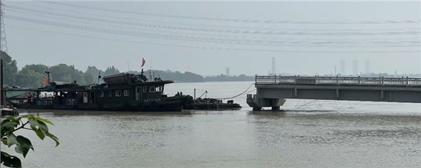 扬州一座百米长大桥被撞断，这座大桥究竟是如何被撞断的？