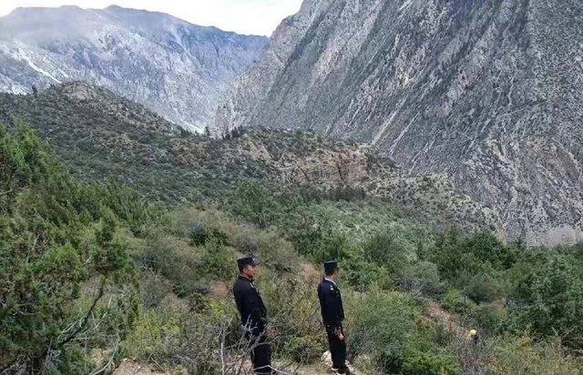 西藏一儿童失联疑被豹子叼走，36小时后现陡峭山顶，期间究竟经历了什么？
