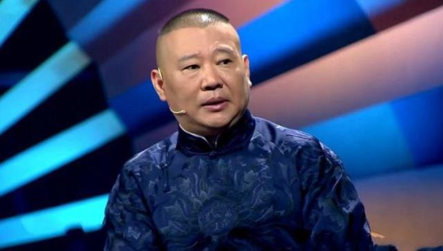 郭德纲给女粉丝送冰糖葫芦花，他还有哪些可爱举动？