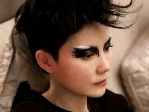 窦靖童的黑眼妆是在博人眼球还是真的自己喜欢?