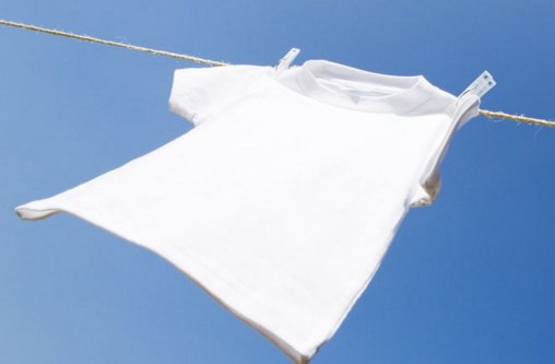 白色衣服经常洗都变黄了，该用什么洗才能变白呢？