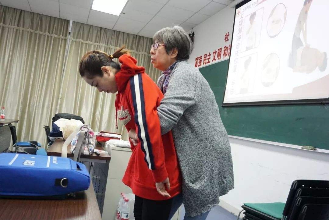 “海姆立克急救法”该如何正确操作?