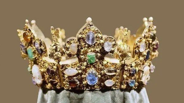 欲戴王冠,必承其重什么意思。