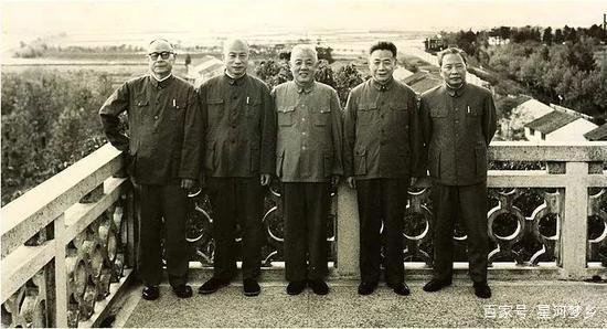 官至副国级,曾任江苏省委书记,62岁任上海市委书记,他是谁?