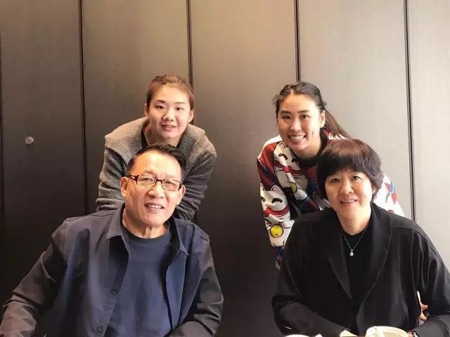 著名女教练郎平，以前嫁过几个老公？