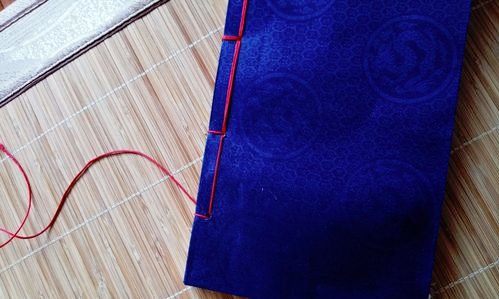 古书的装订线是怎样穿的？？