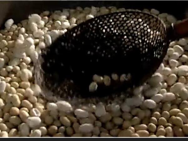 蚕茧人工怎样抽丝？