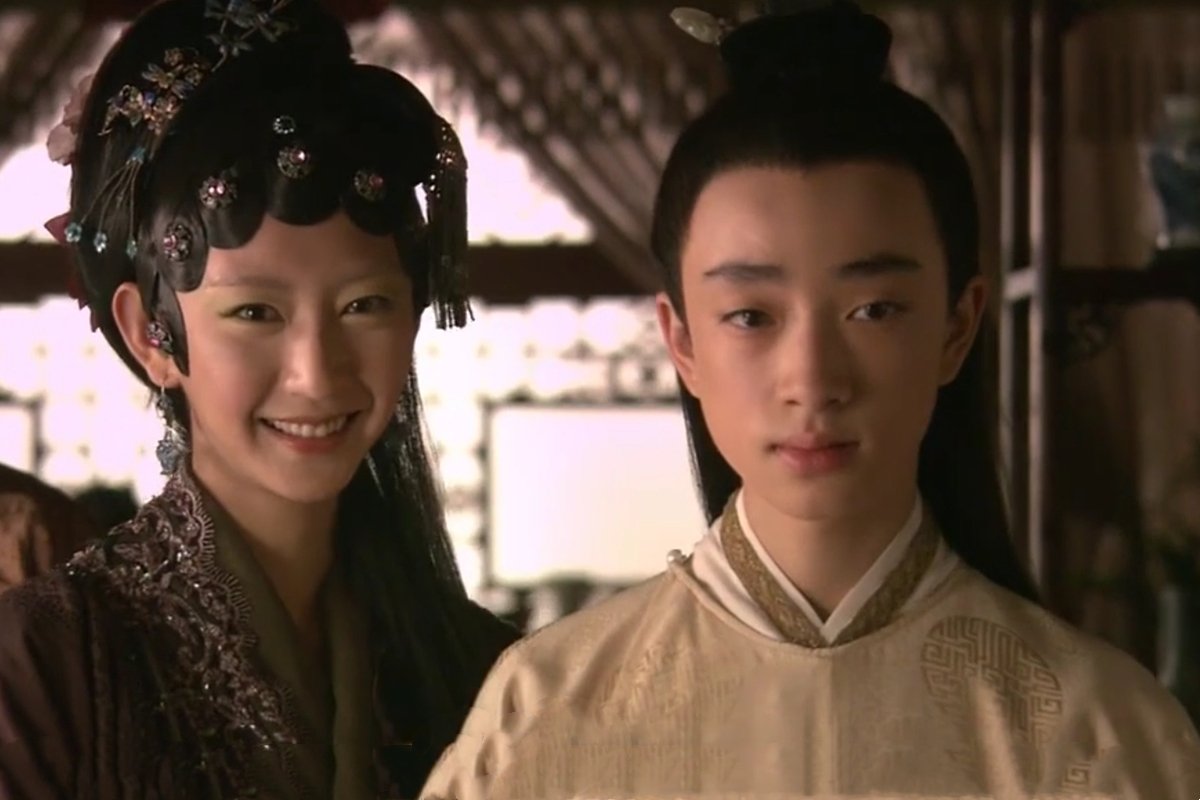 在《红楼梦》中，贾宝玉和秦钟的关系是怎样的？