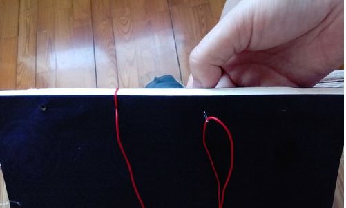 古书的装订线是怎样穿的？？