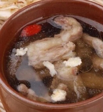 鸽子炖汤需要哪些材料？