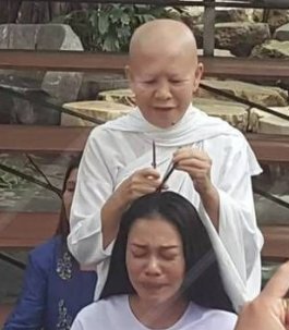 泰国性感女星乳神Ammy已经出家为尼？