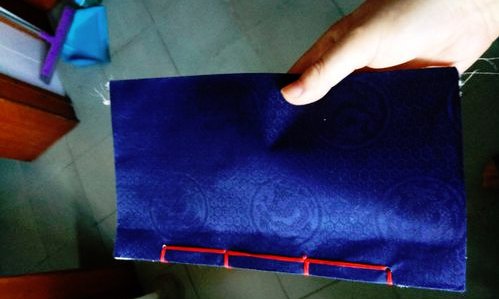 古书的装订线是怎样穿的？？