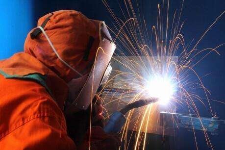 被电焊打眼应该怎么办？