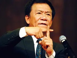 侯耀文的现任妻子