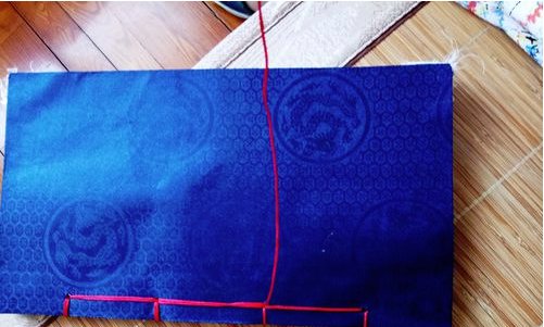 古书的装订线是怎样穿的？？