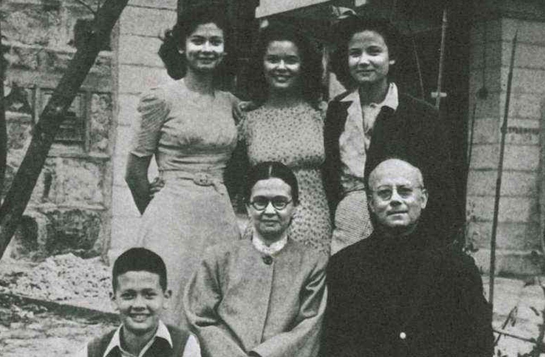 罗文锦的家族简介